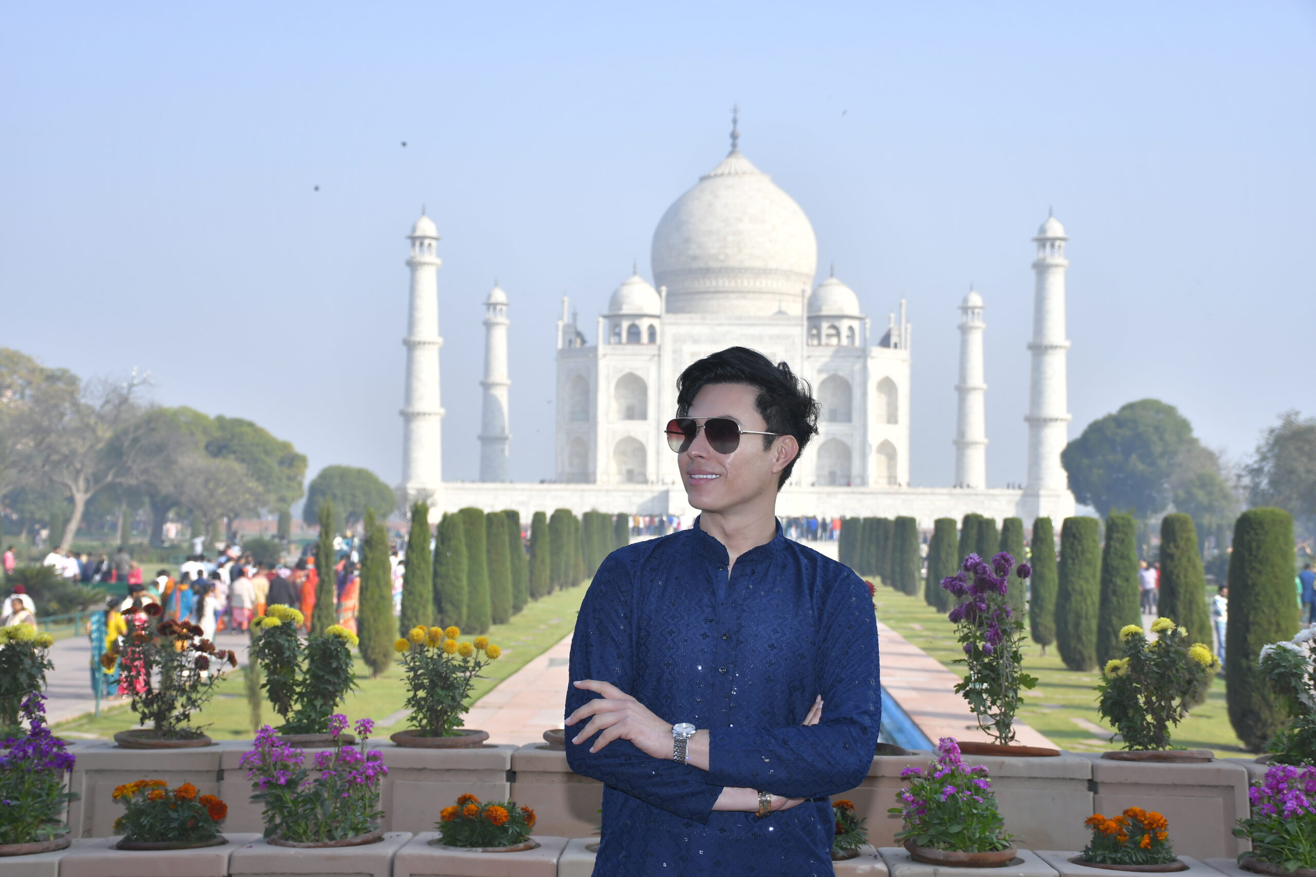 Yasmany frente al Taj Mahal en Agra, India